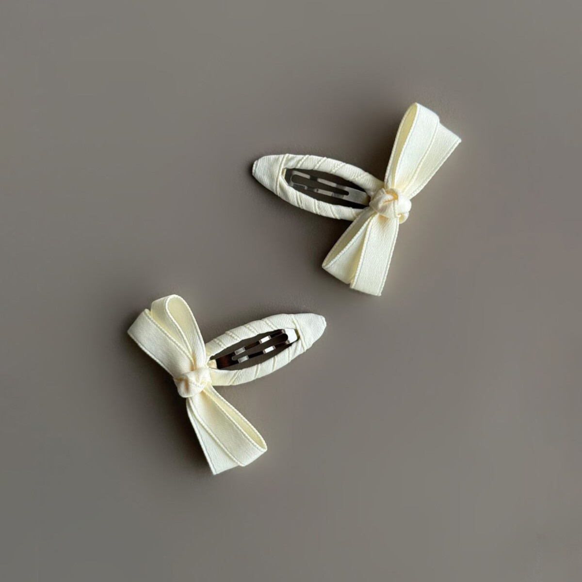 Broches - Tic Tac Forrados Con Mona Crudo 