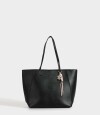 Cartera Shopper Con Charm Negro