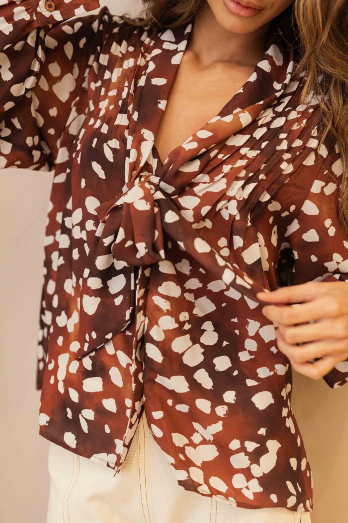 BLUSA MONINE COCOA DOE PATCH BLUSA MONINE COCOA DOE PATCH