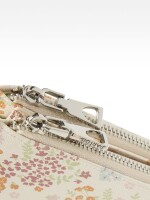 Cartera Con Textura Estampado Floral multicolor