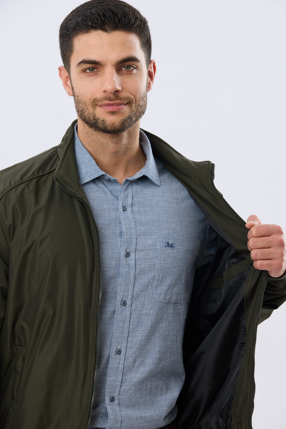 CAMPERA LIVIANA DE NYLON Verde