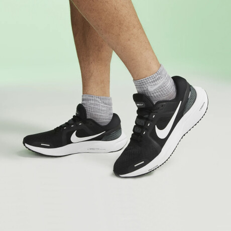 NIKE AIR ZOOM VOMERO 16 Black