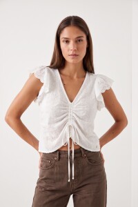 Blusa Broderie Frunce Nacar