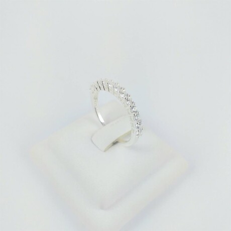 Anillo de plata 925, medio sinfin con 13 circonias blancas de 2mm. Diámetro interno 17mm, espesor 2mm #14. Anillo de plata 925, medio sinfin con 13 circonias blancas de 2mm. Diámetro interno 17mm, espesor 2mm #14.
