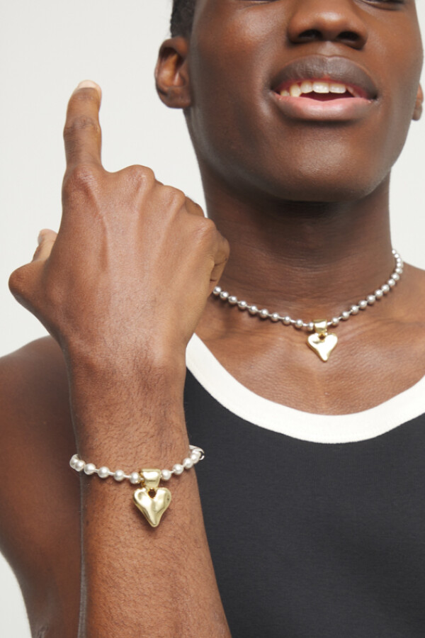 PULSERA DE BOLAS DE ALEACIÓN DE METALES BAÑADA EN PLATA DE LEY CON DETALLE DE CORAZÓN BAÑADO EN ORO 18K Pulsera