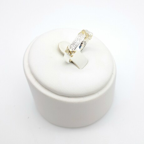 Anillo de plata 925 con baño de oro y circonias. Anillo de plata 925 con baño de oro y circonias.