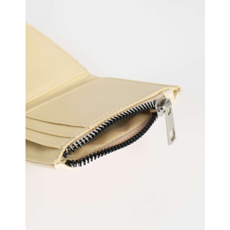 Billetera Cuerina Solapa Flores Blanco Crudo