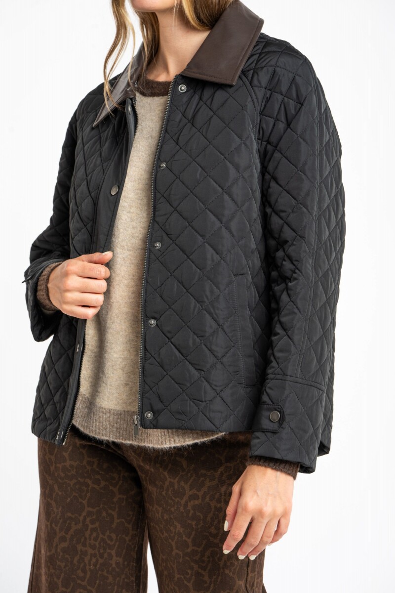 Campera Capitoneada Cuello Negro