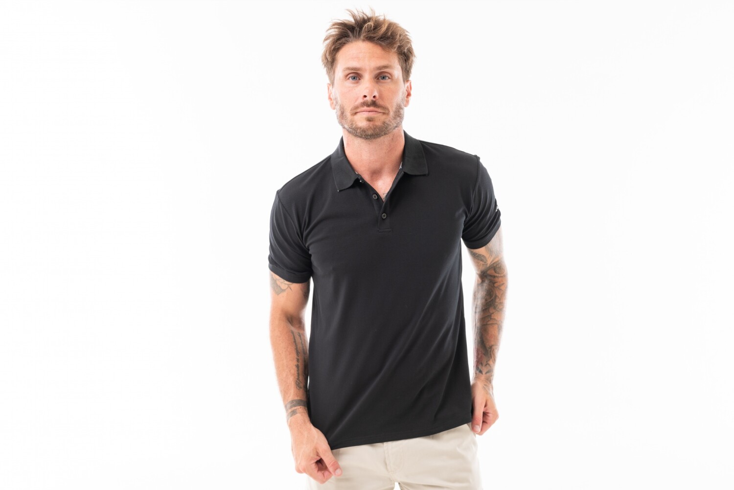 REMERA PIQUE CUELLO POLO 1801 Negro — Pampero