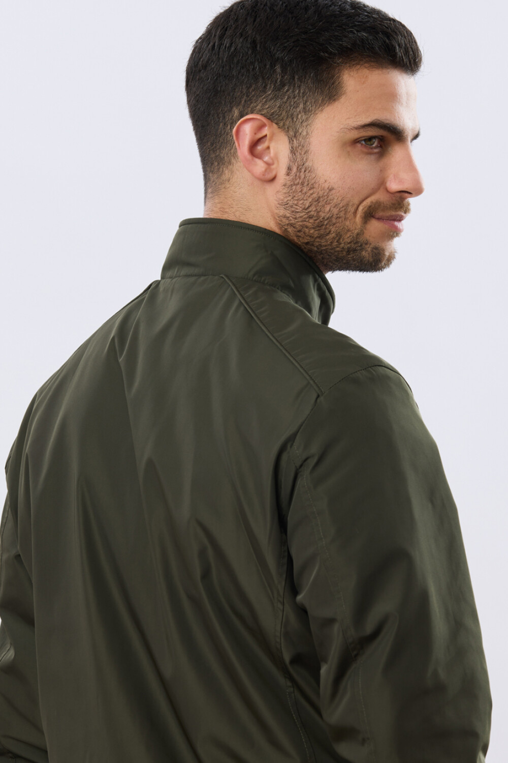 CAMPERA LIVIANA DE NYLON Verde