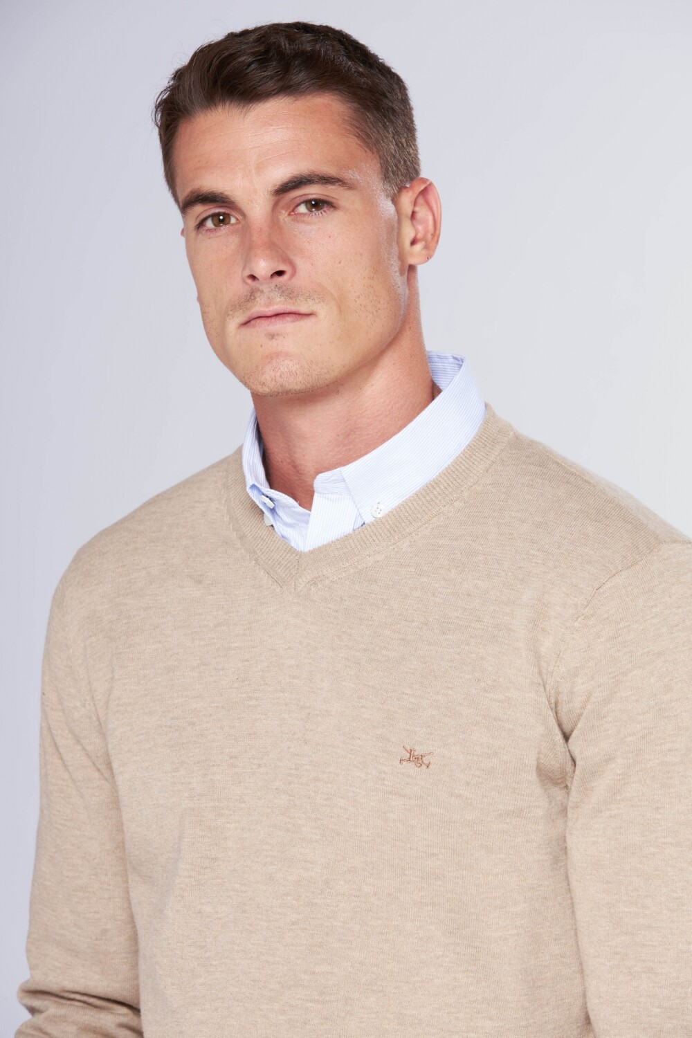 BUZO TEJIDO CUELLO EN V Beige