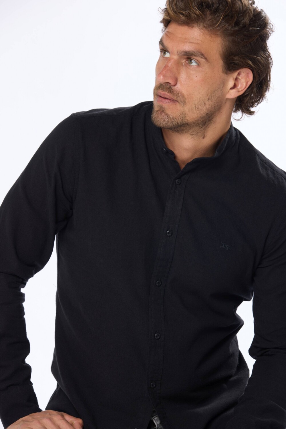 CAMISA DE LINO CUELLO MAO Negro