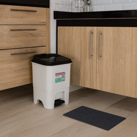 PAPELERA CON PEDAL PLASMONT 15 LITROS PAPELERA CON PEDAL PLASMONT 15 LITROS
