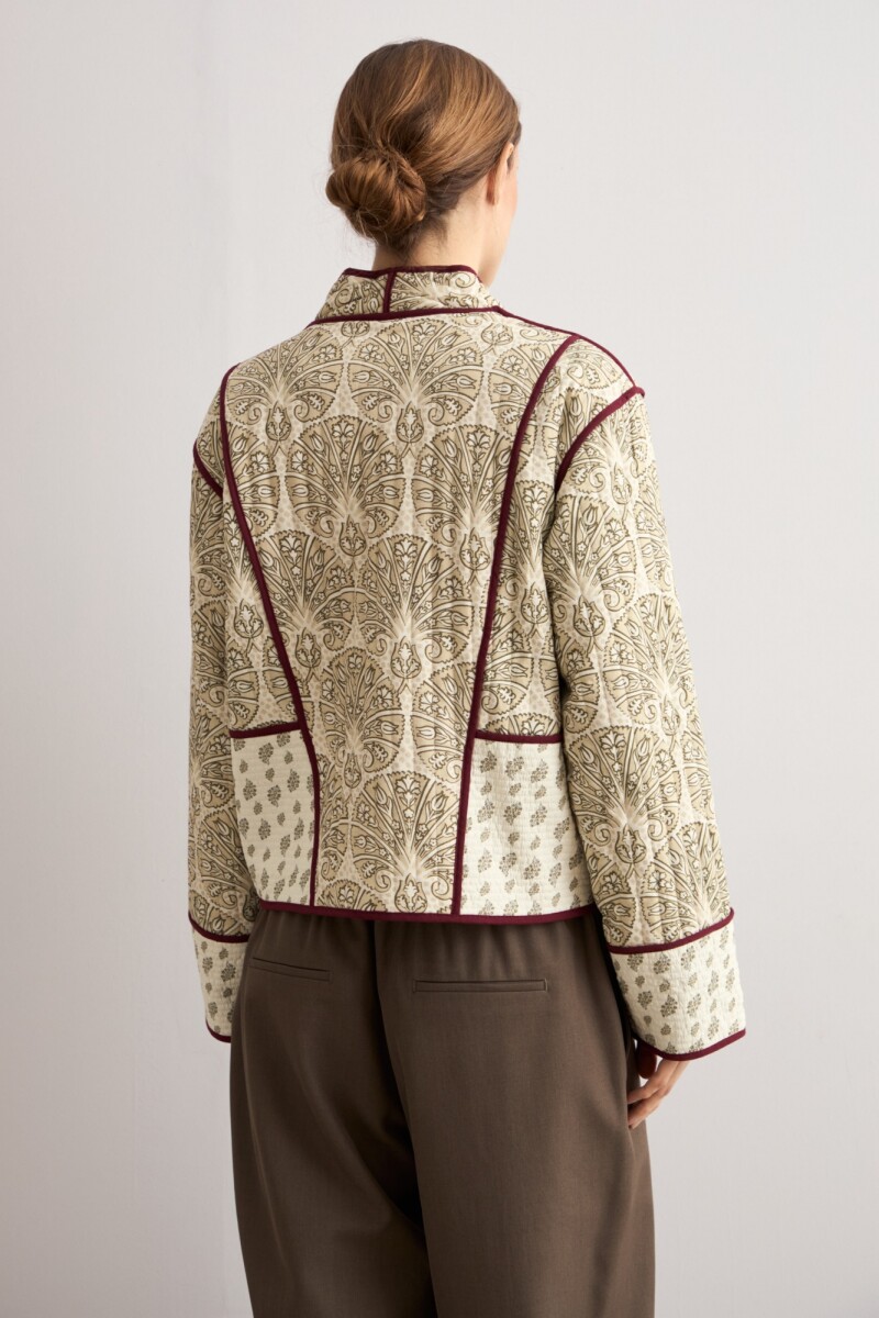 Chaqueta estampada capitoneada verde oliva