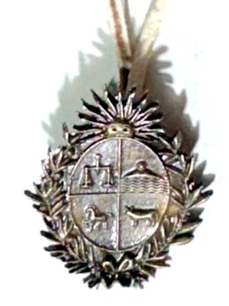 Dije del Emblema Nacional con tiento Dije del Emblema Nacional con tiento