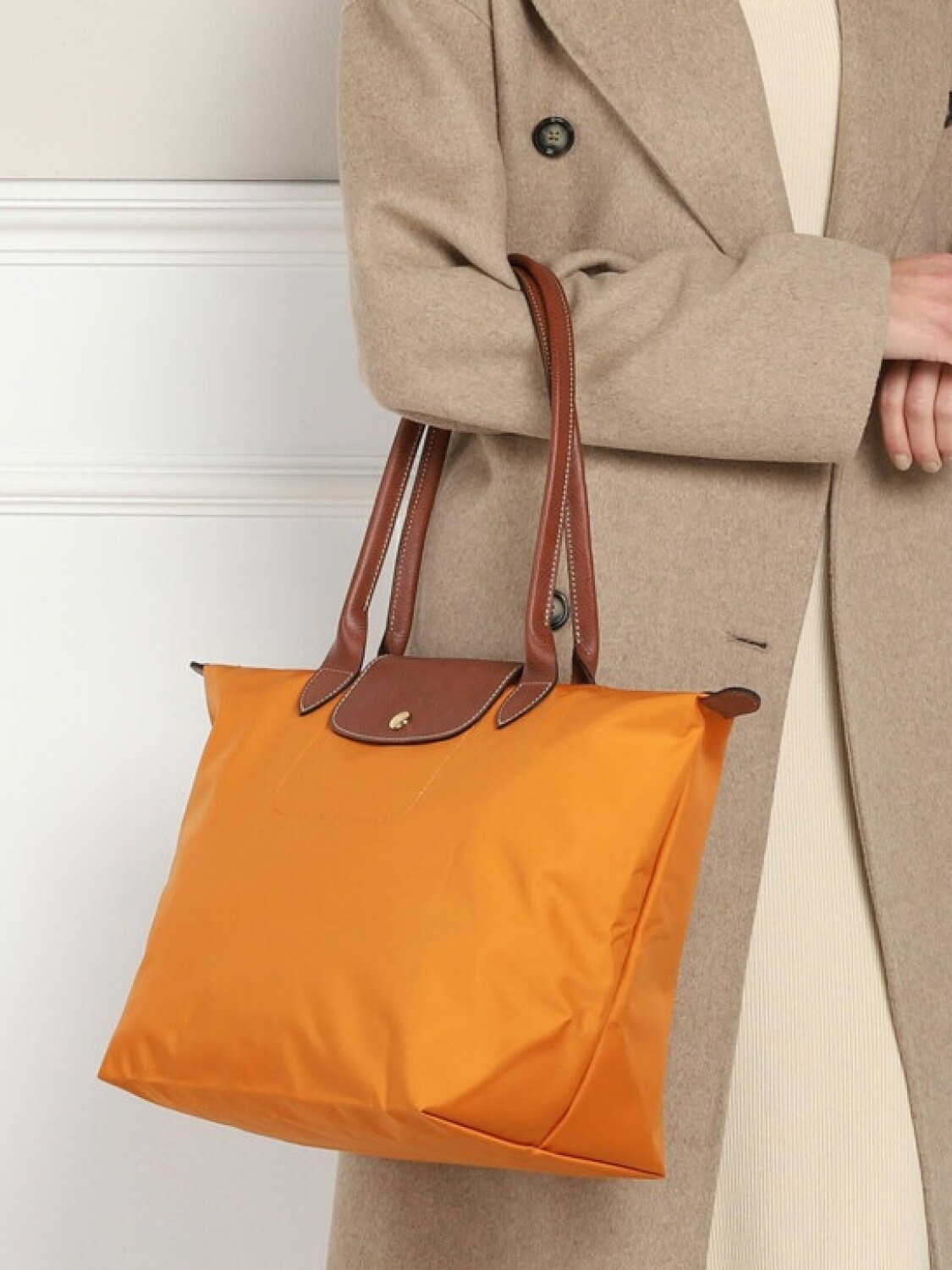 Longchamp -Cartera Longchamp plegable de nylon con cierre y asa larga, Le pliage L Mostaza