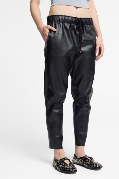Pantalón slim fit Negro