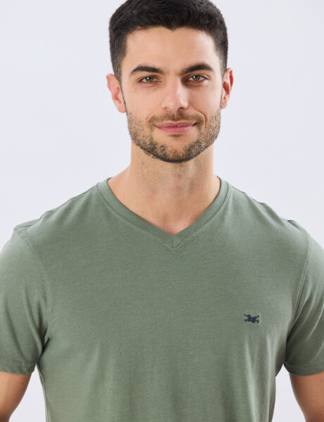 REMERA BÁSICA V DE ALGODÓN Verde