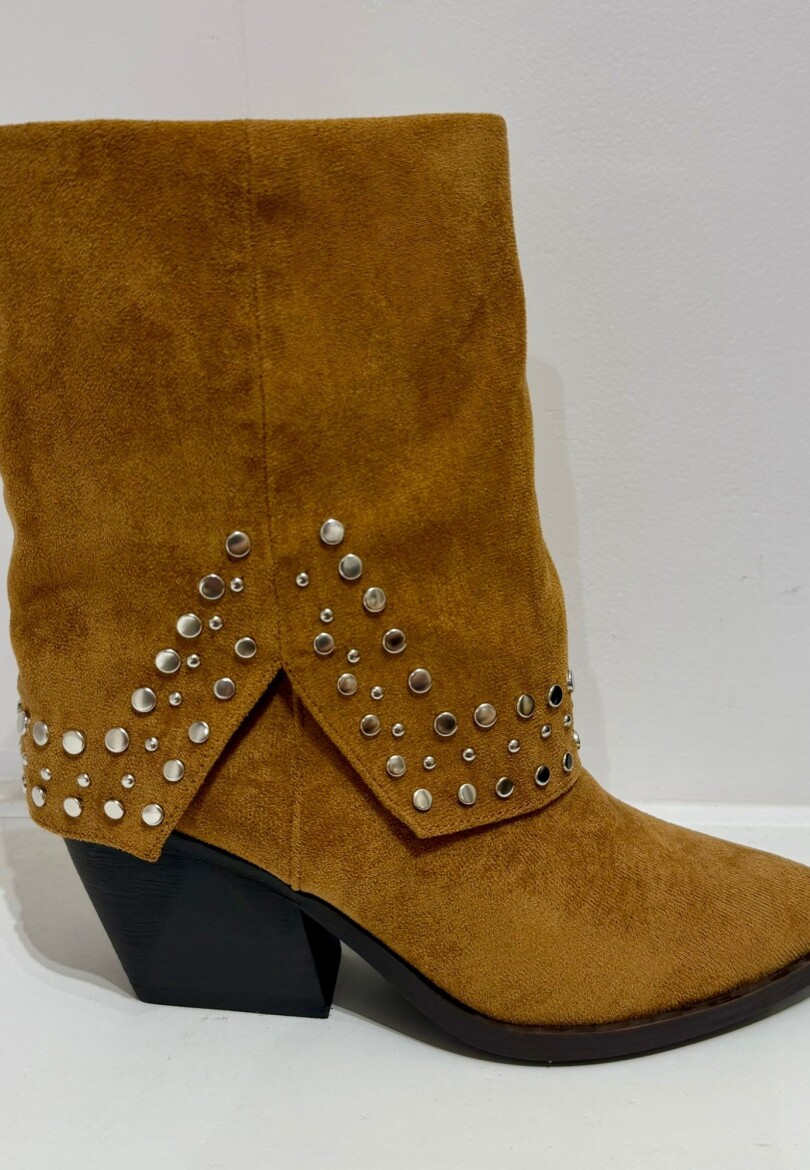 BOTA CORTA TACHA Camel