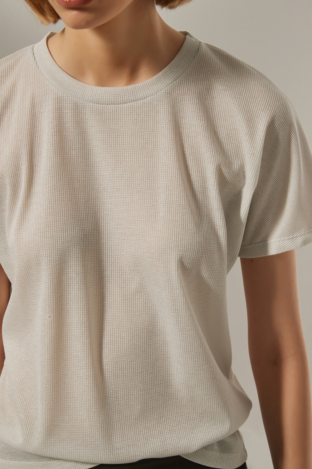 Remera Brunilda Cemento