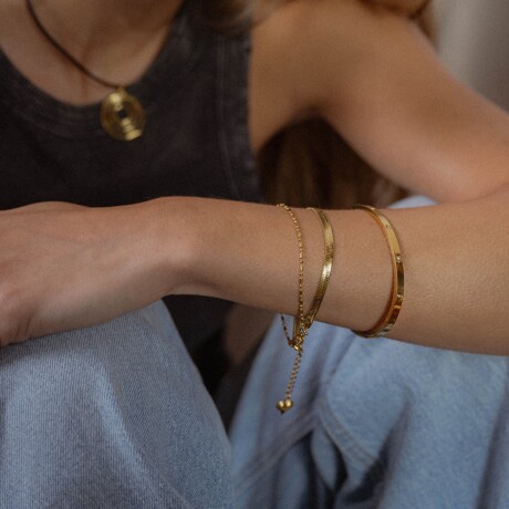 Pulsera ROMINA en acero dorado Pulsera ROMINA en acero dorado