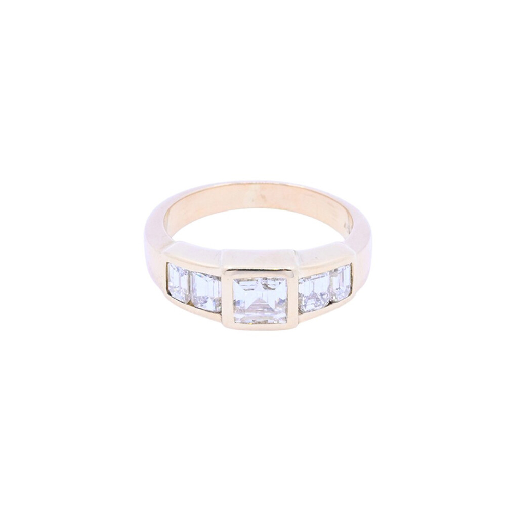 Anillo oro 18k y brillantes central carré y tallado esmeralda. Anillo oro 18k y brillantes central carré y tallado esmeralda.