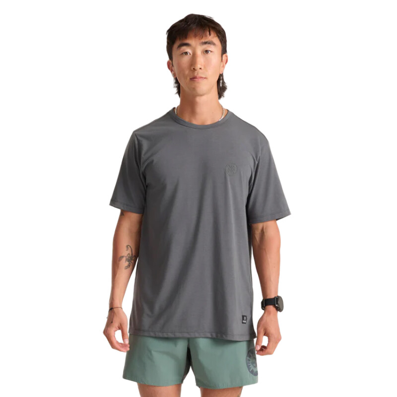 Remera Roark Mathis Active - Gris Remera Roark Mathis Active - Gris