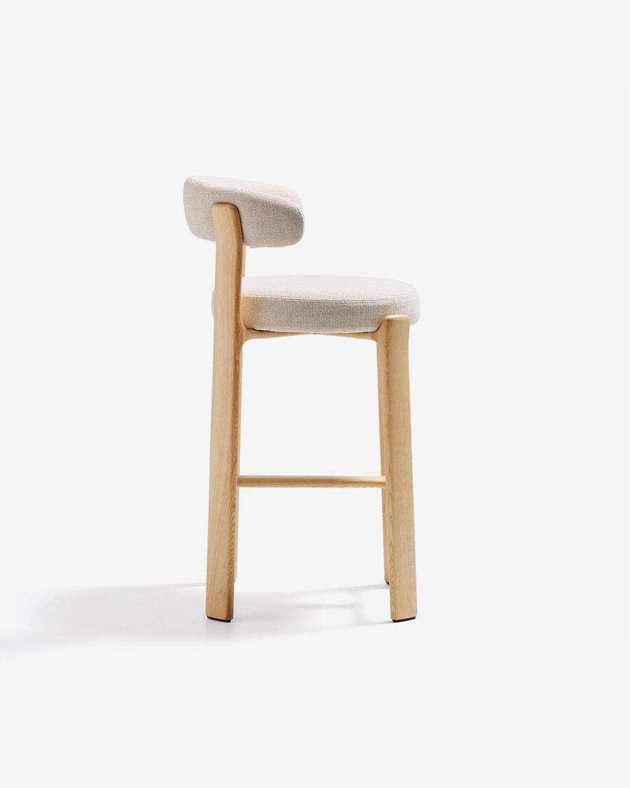 Taburete Granite de chenilla beige y madera maciza de fresno con acabado tono natural FSC 100% 75 cm Taburete Granite de chenilla beige y madera maciza de fresno con acabado tono natural FSC 100% 75 cm