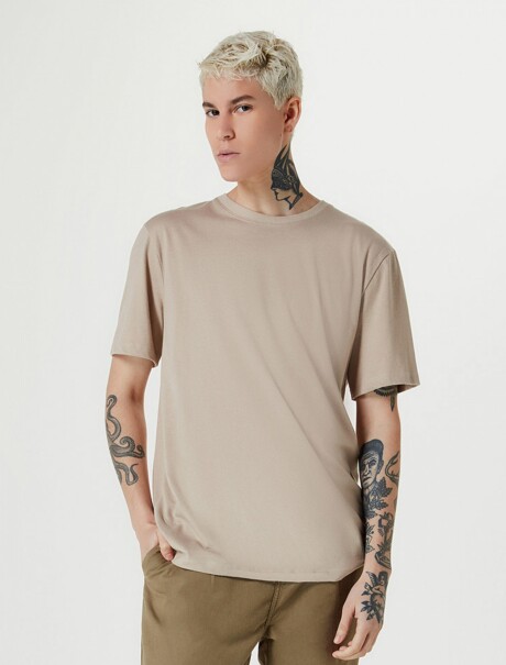 CAMISETA BÁSICA MANGA CORTA BEIGE