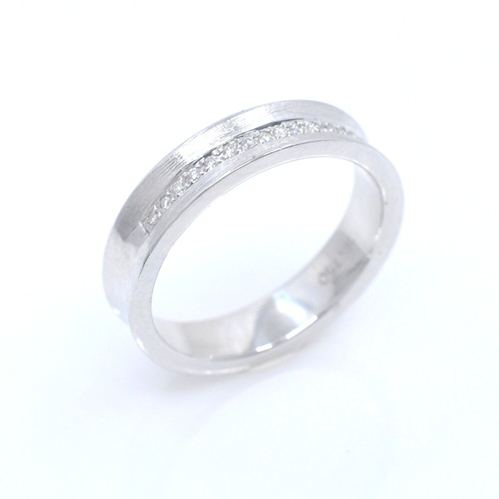 Anillo en oro blanco 18k con brillantes Anillo en oro blanco 18k con brillantes