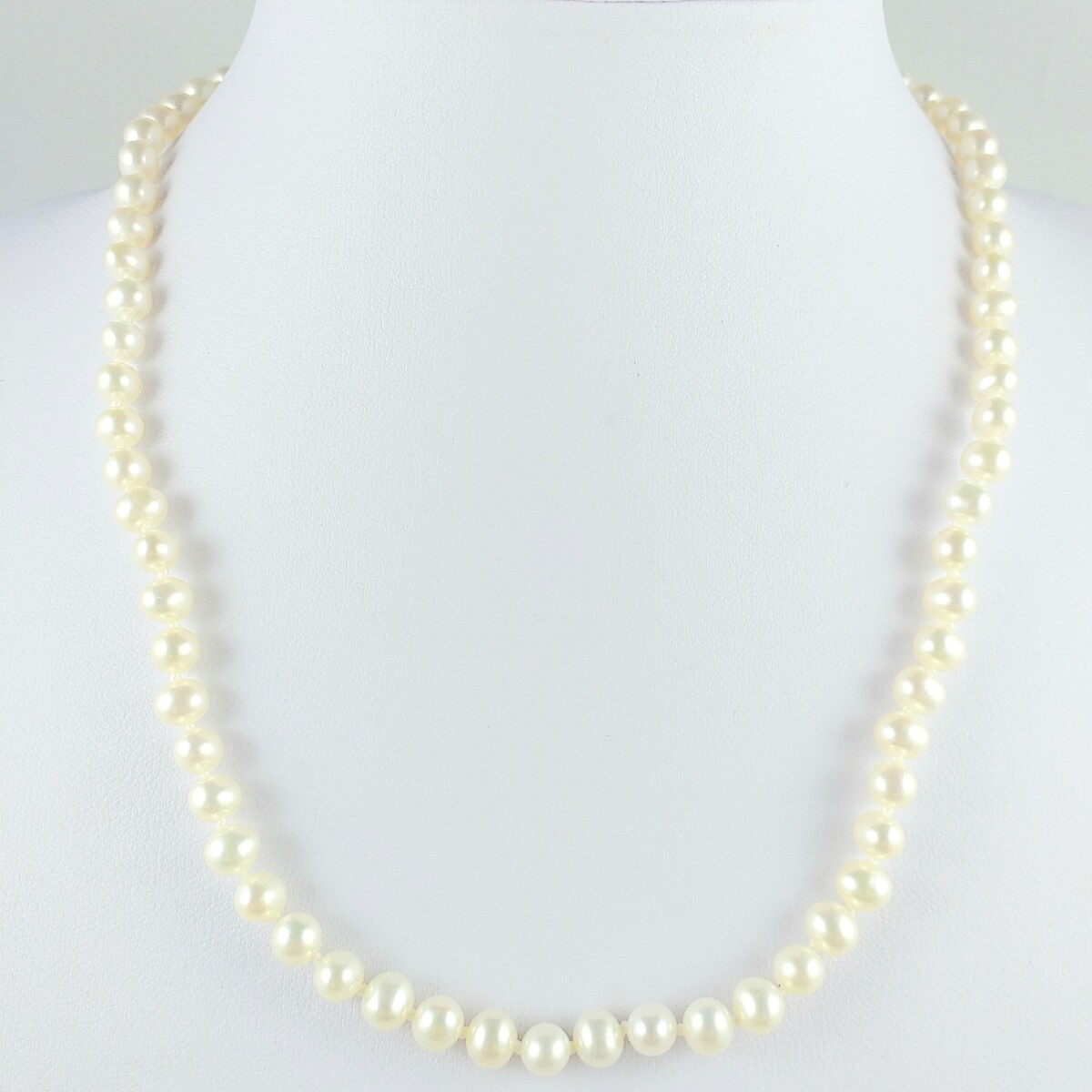 Collar de perlas de cultivo de río. 