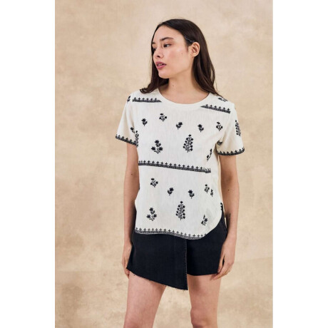 Remera Bordada Crudo Con Negro