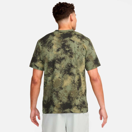 Remera Nike Dri-Fit Camo Hyverse Top de Hombre Verde