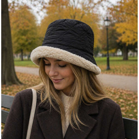 Gorro piluso puffer con corderito Negro