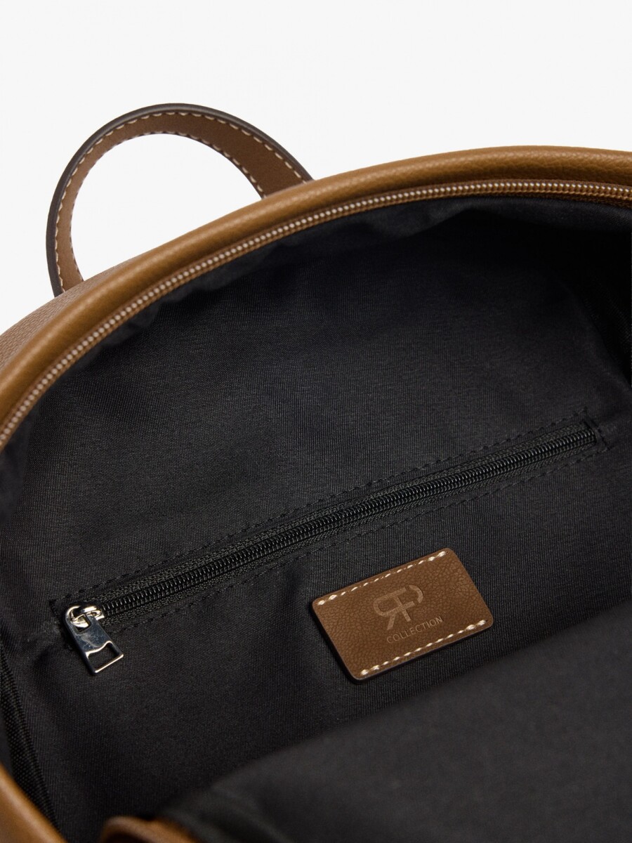 Mochila Básica Con Colgante camel