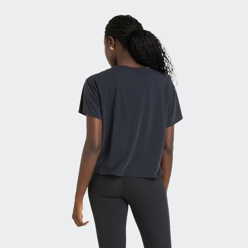 Remera New Balance Drapey Relaxed Negro