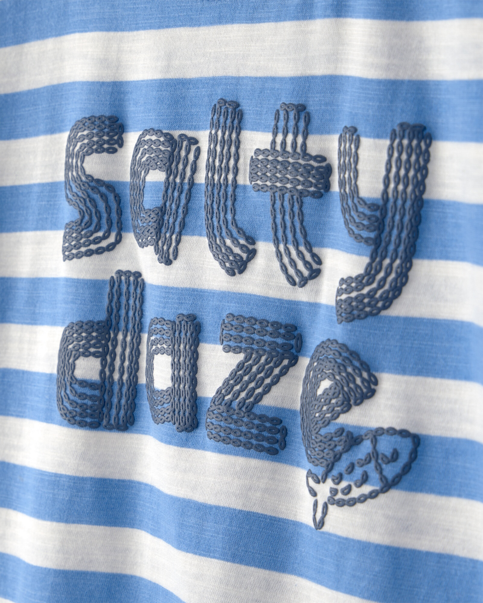 Remera de algodón, manga corta, azul y blanca, diseño a rayas Remera de algodón, manga corta, azul y blanca, diseño a rayas