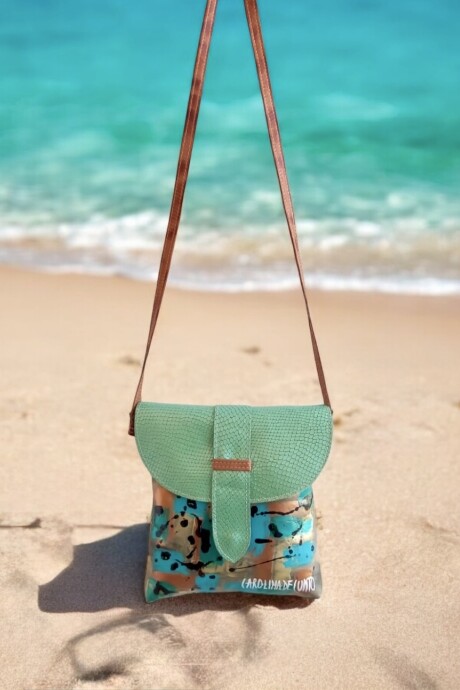 Cartera Y Bandolera De Cuero EMI Línea Ottenta Color Verde Con Arte Pintado A Mano. Cartera Y Bandolera De Cuero EMI Línea Ottenta Color Verde Con Arte Pintado A Mano.