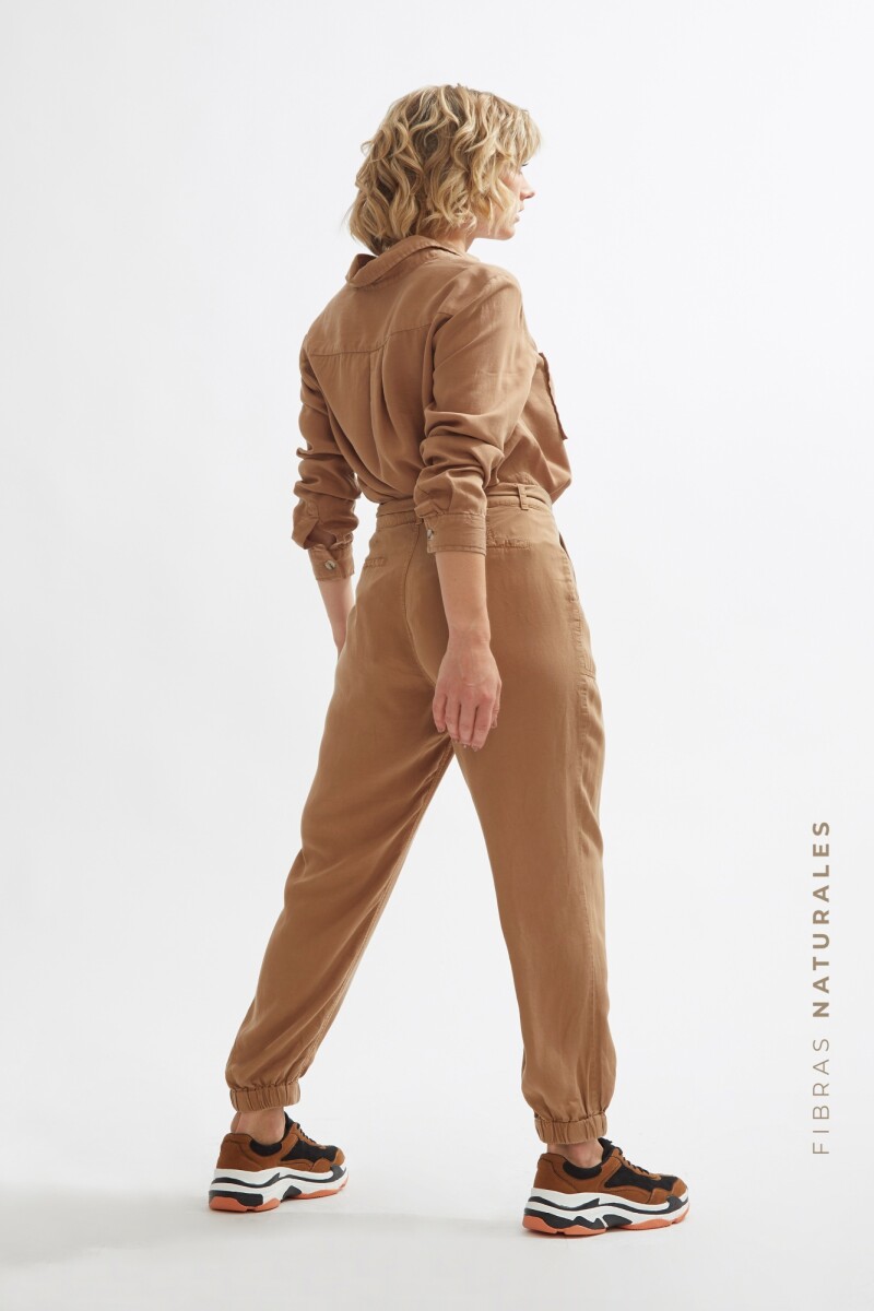 Pantalón de lyocell con cinto tostado