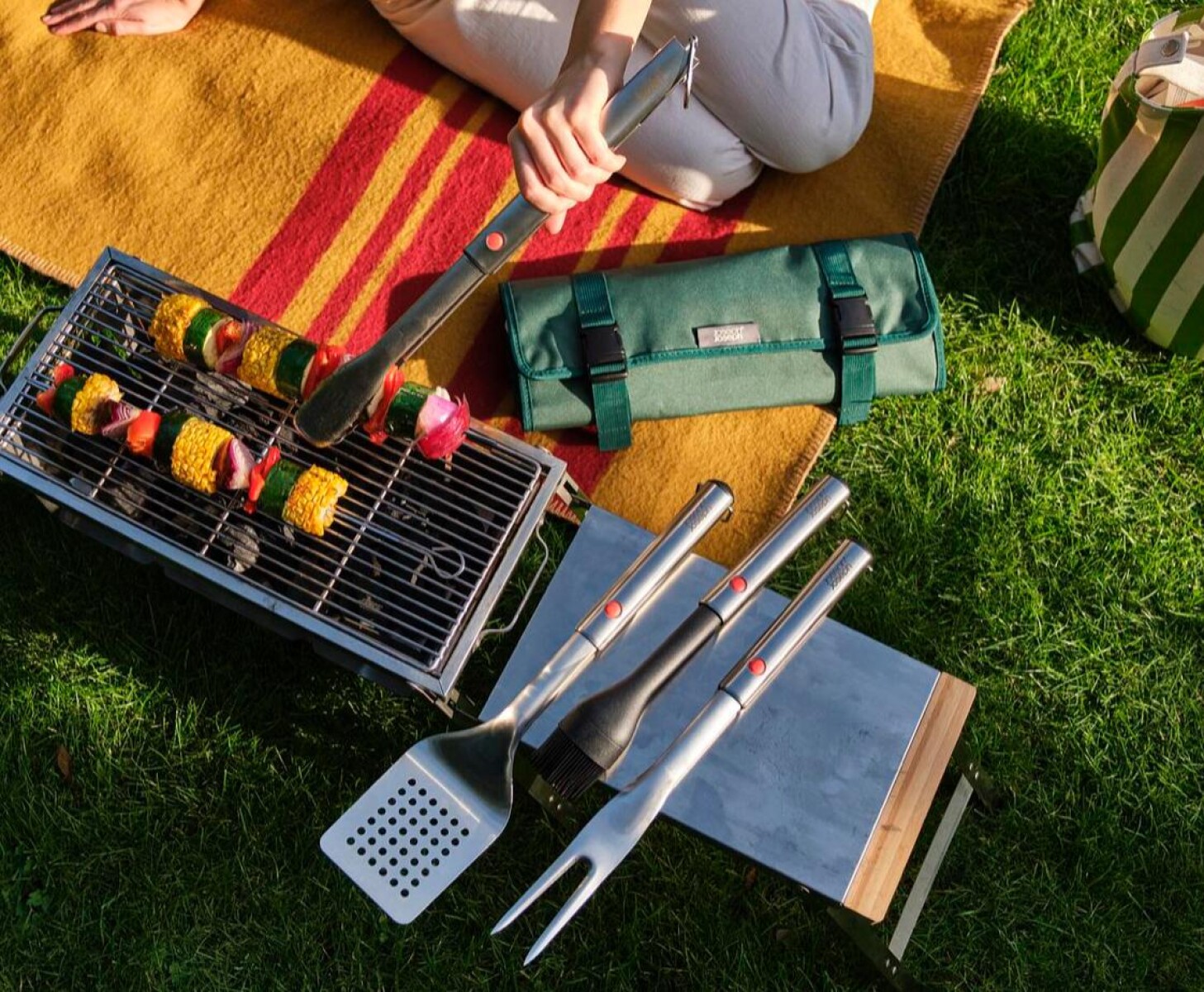 Set BBQ Joseph Joseph GrillOut™ 4 Piezas con Estuche - Preventa 