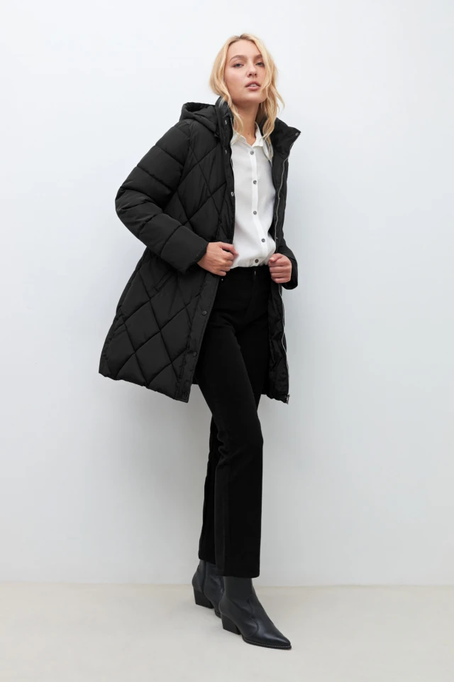 Campera capitoneada rombos con capucha desmontable negro
