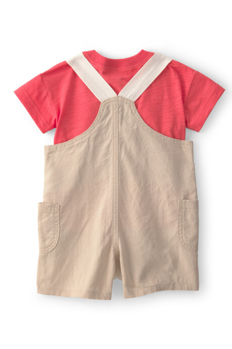 Set dos piezas, enterito corto de lino beige y remera de algodón Set dos piezas, enterito corto de lino beige y remera de algodón