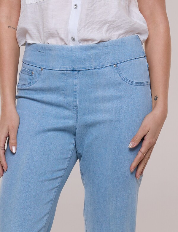 Capri On Cintura Faja Y Ruedo Desflecado JEAN CLARO
