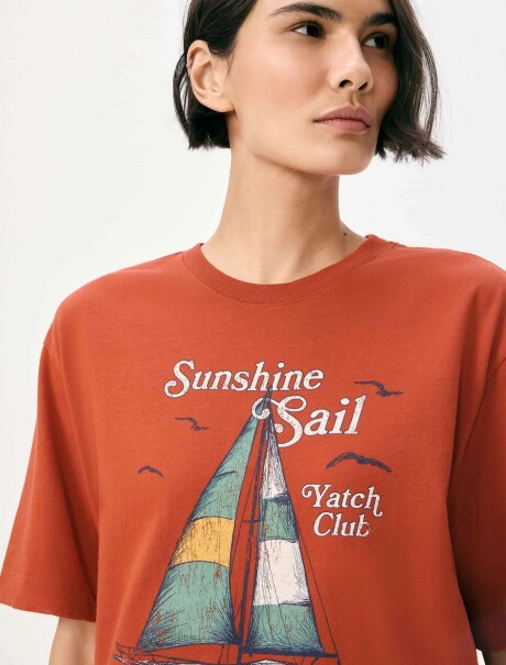 CAMISETA CON ESTAMPA MODELO OVERSIZE ROJO