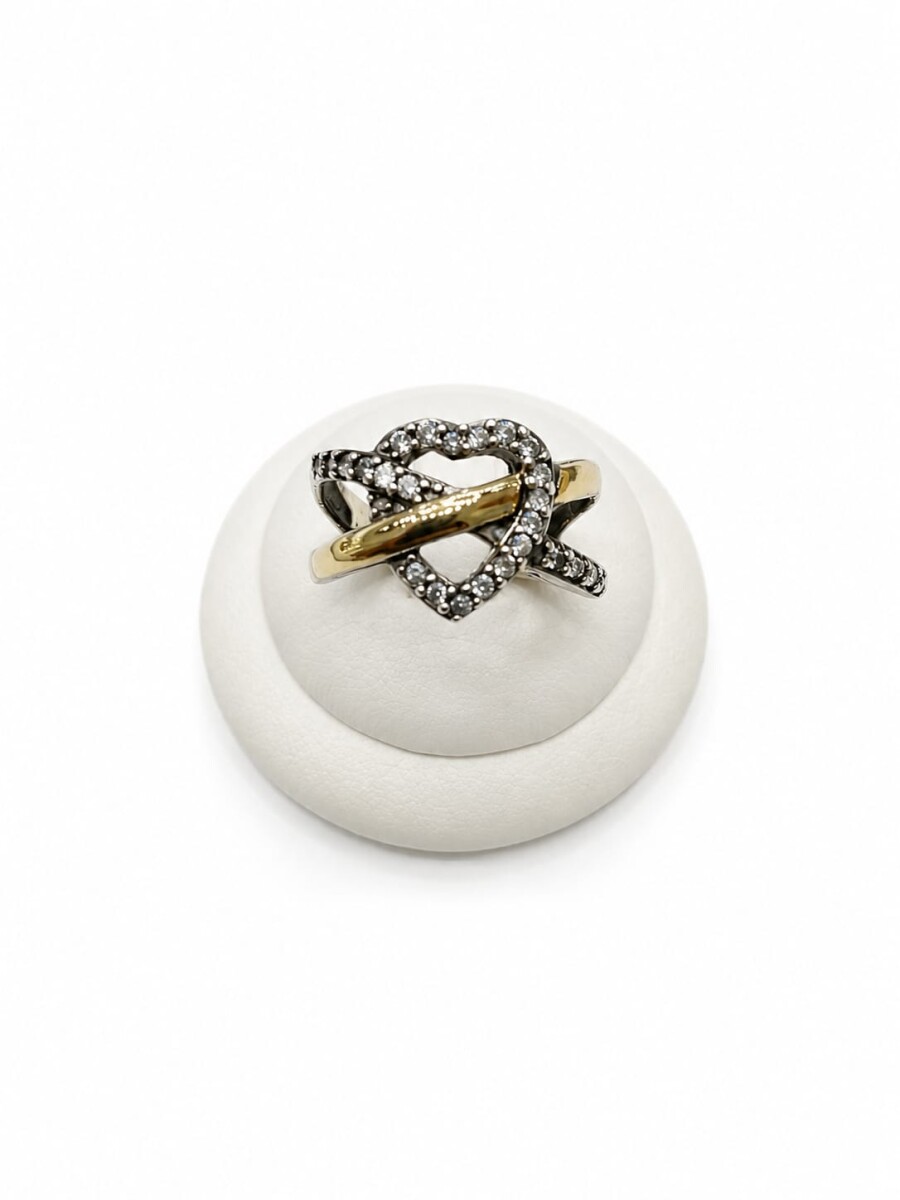 Anillo corazón al centro entrelazado plata y oro 