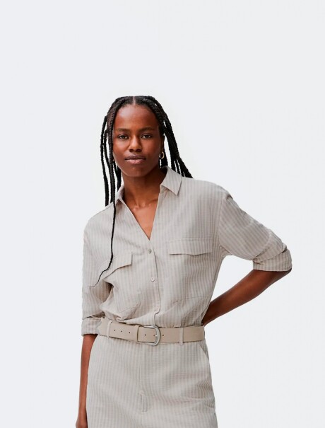 CAMISA MANGA LARGA CON ESTAMPADO GRIS