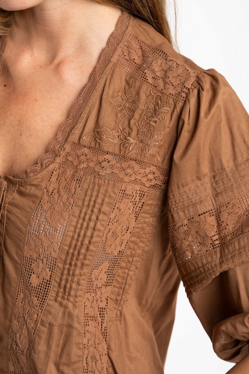 Blusa Encaje Bordados Chocolate