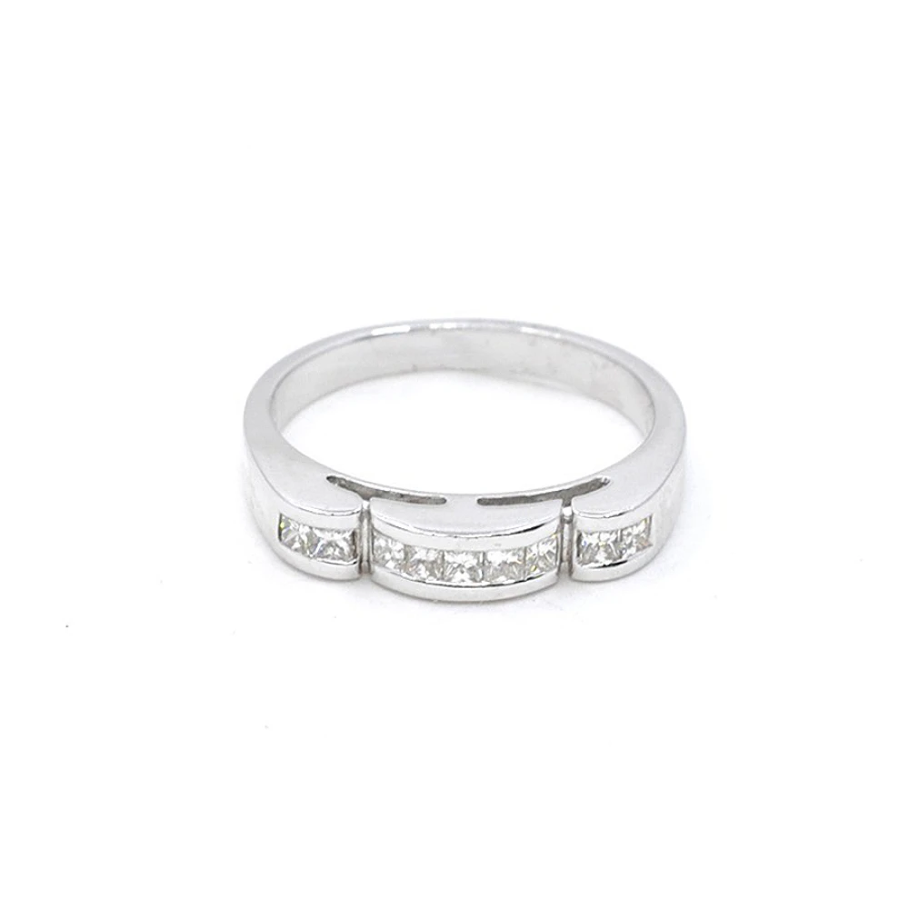 Anillo En Oro 18K Blanco Con Brillantes Anillo En Oro 18K Blanco Con Brillantes