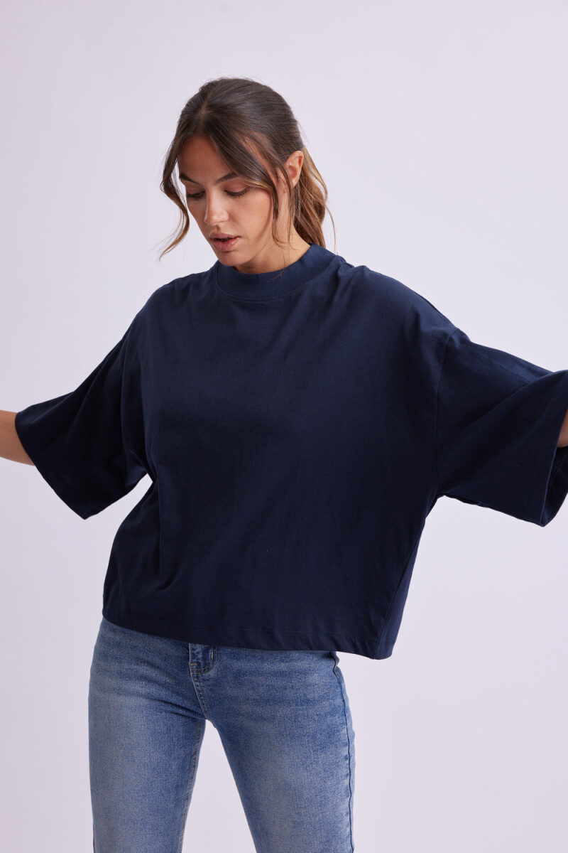 Remera 3/4 Cuello Alto Azul Marino