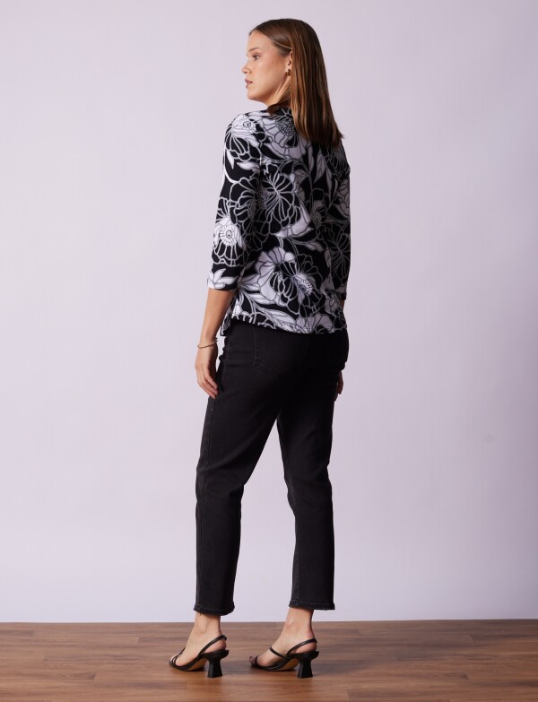 Remera Esc Cuadrado Flores NEGRO/BLANCO